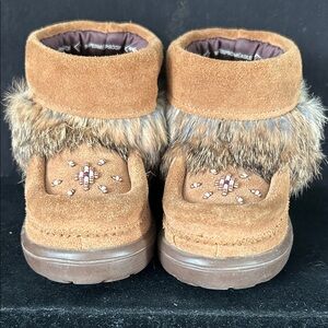 Like New No Sign Of Wear Toddler Manatobah Mukluk Faux Fur Detail No Odour